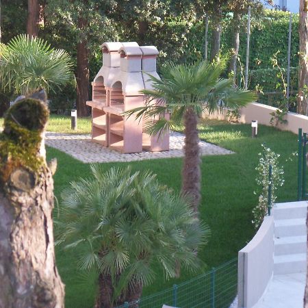 Residence Melograno Bibione Bagian luar foto
