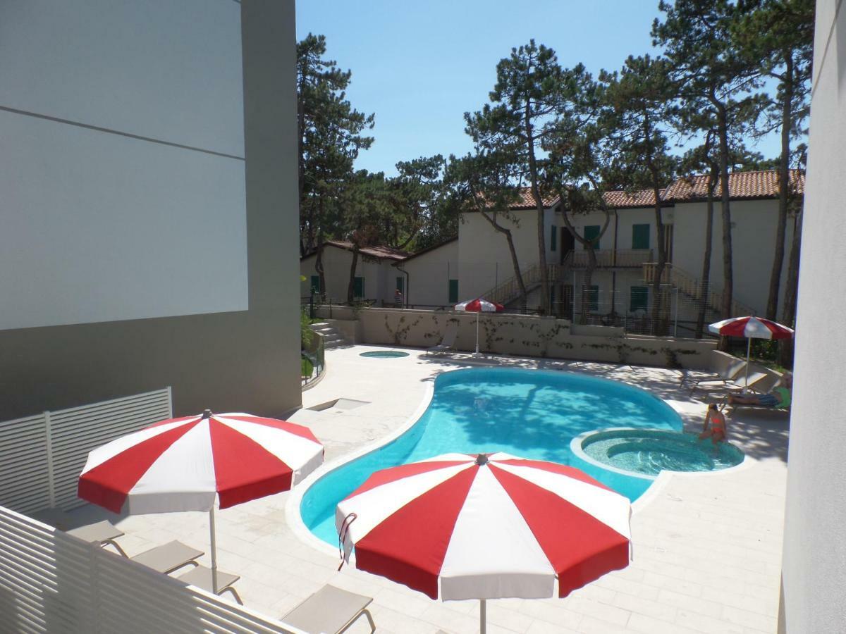 Residence Melograno Bibione Bagian luar foto