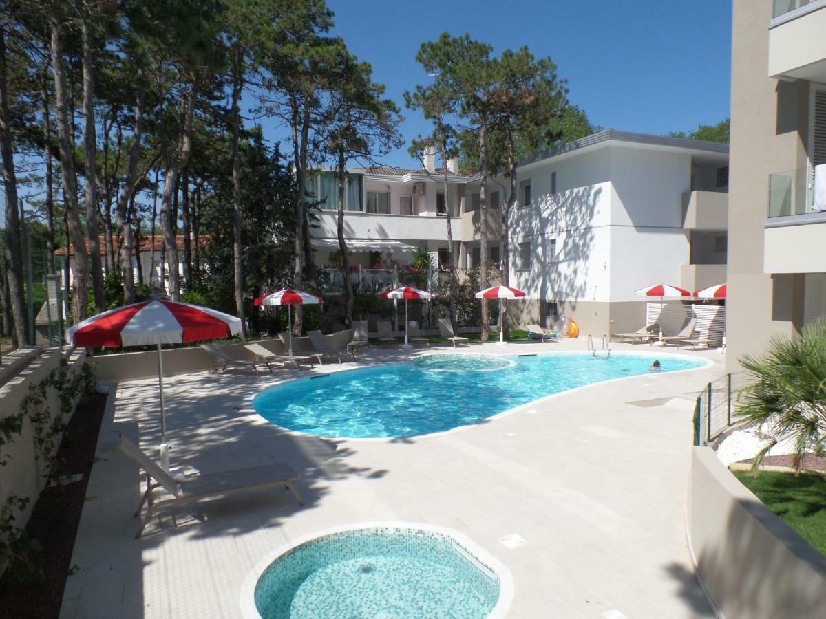 Residence Melograno Bibione Bagian luar foto