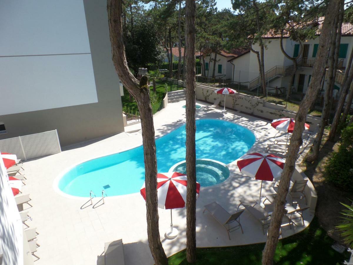 Residence Melograno Bibione Bagian luar foto