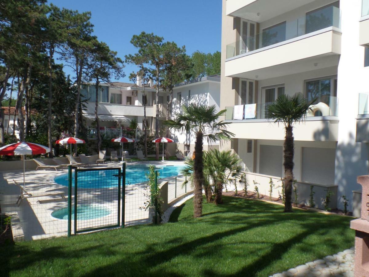 Residence Melograno Bibione Bagian luar foto