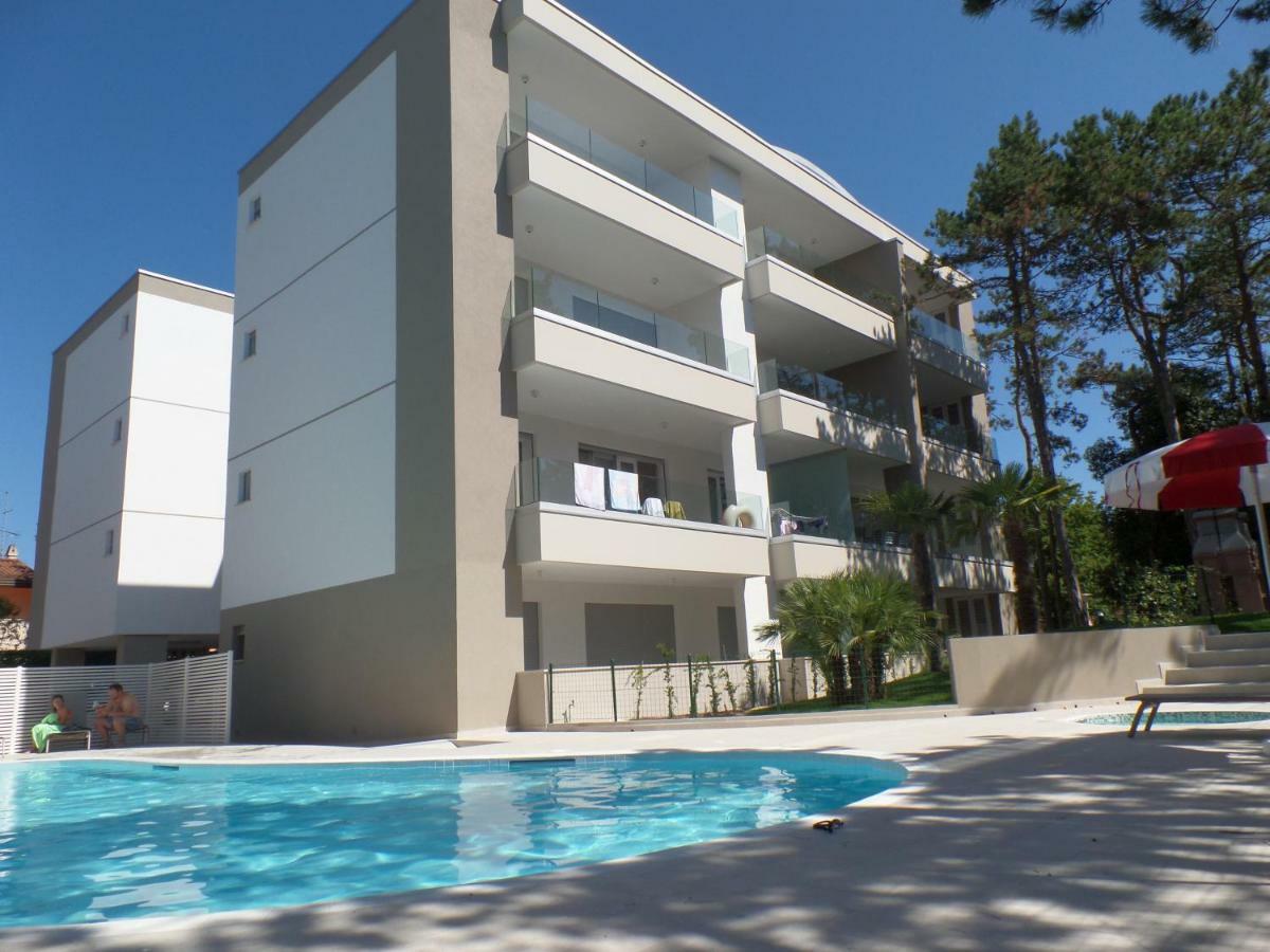 Residence Melograno Bibione Bagian luar foto