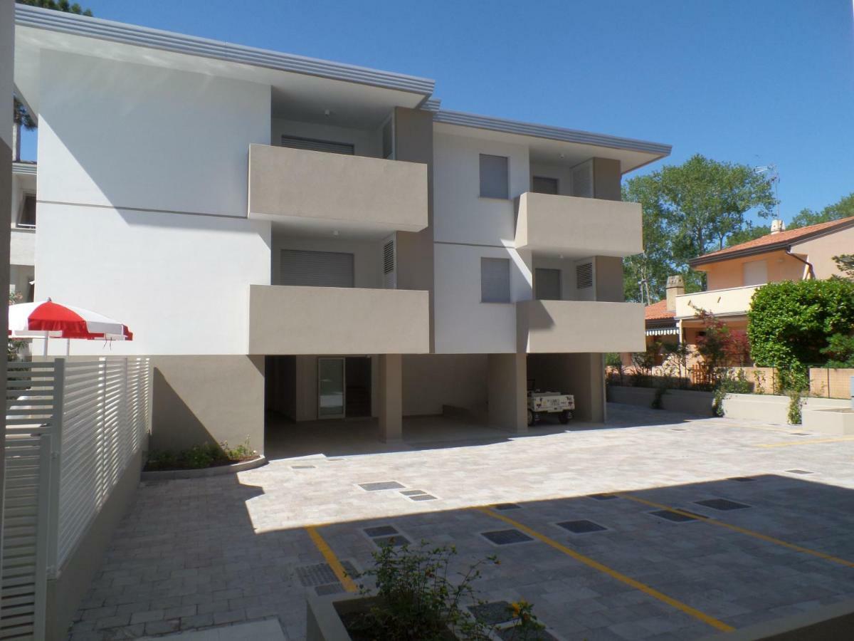 Residence Melograno Bibione Bagian luar foto