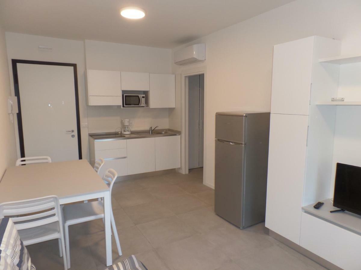 Residence Melograno Bibione Bagian luar foto