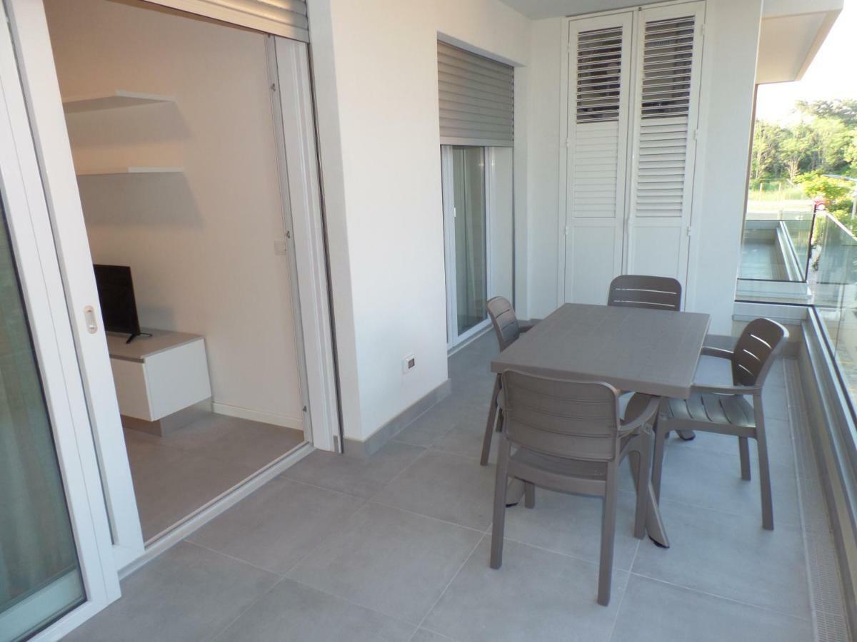 Residence Melograno Bibione Bagian luar foto