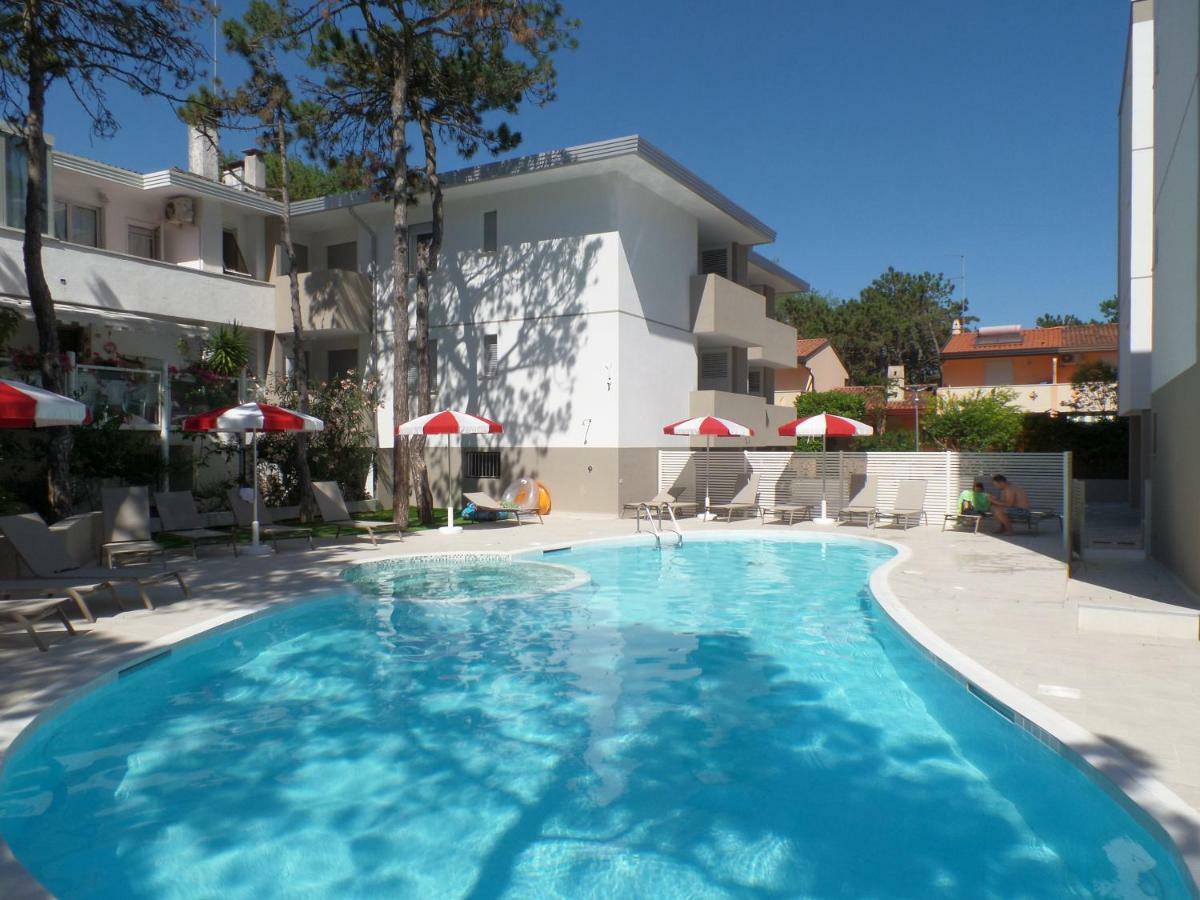 Residence Melograno Bibione Bagian luar foto