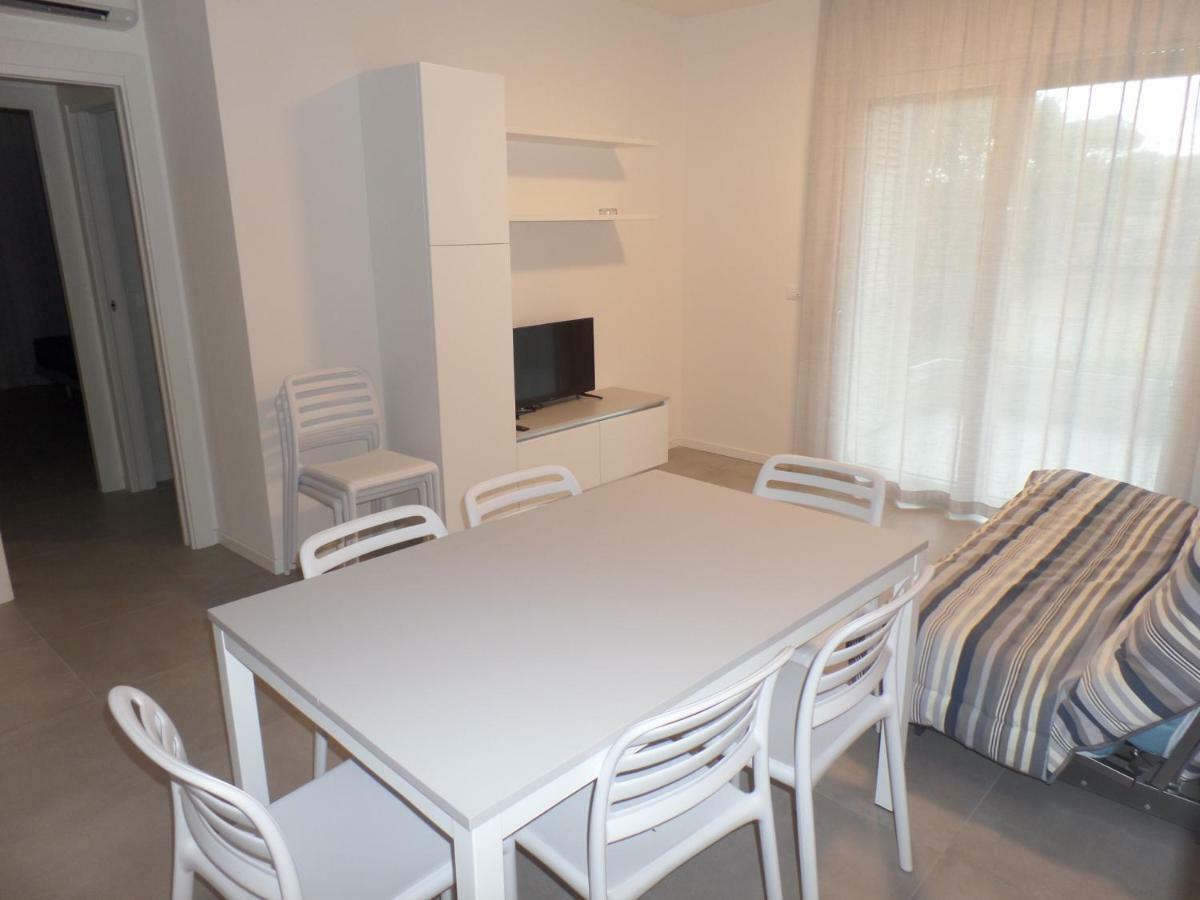 Residence Melograno Bibione Bagian luar foto