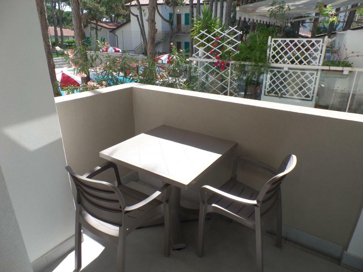 Residence Melograno Bibione Bagian luar foto