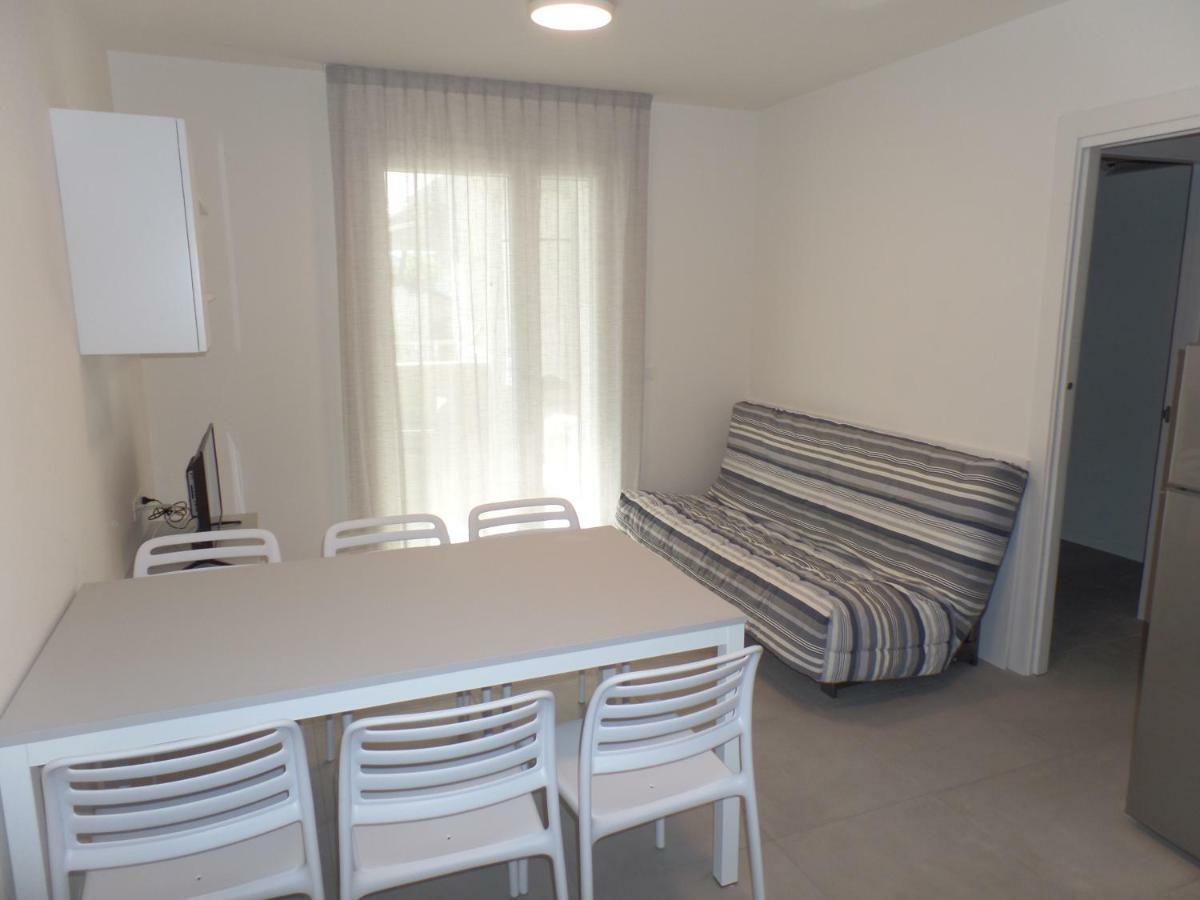 Residence Melograno Bibione Bagian luar foto