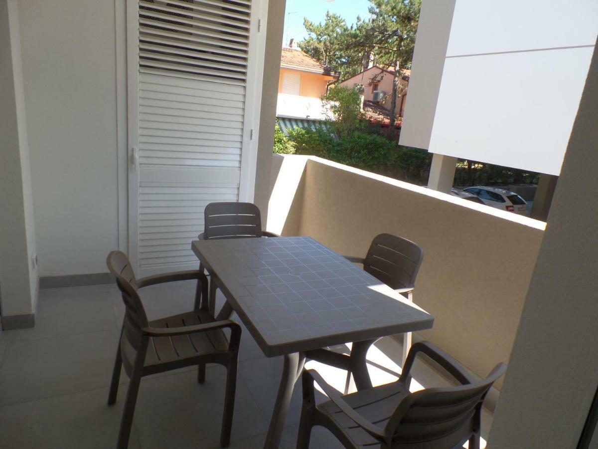 Residence Melograno Bibione Bagian luar foto